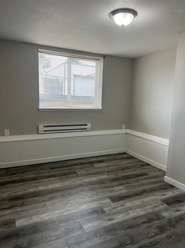 Building Photo - 1309 S 43rd St