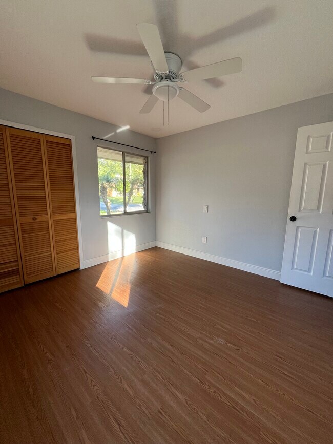 Building Photo - 325 Redwing Way