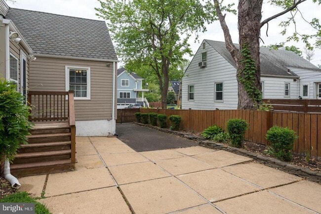 Building Photo - 5106 25th Pl N