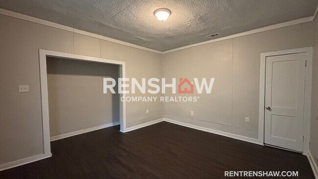 Building Photo - 689 Baltimore St