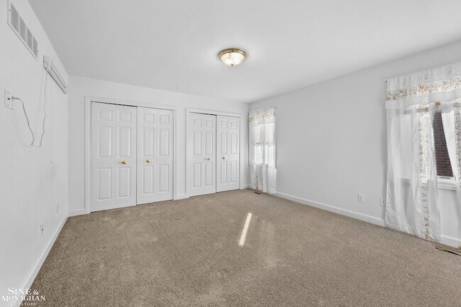 Building Photo - 904 Trombley Rd