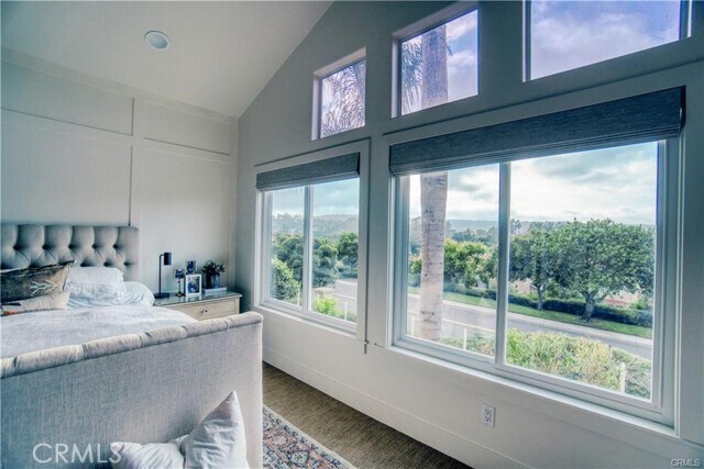 Building Photo - 13 Bernay