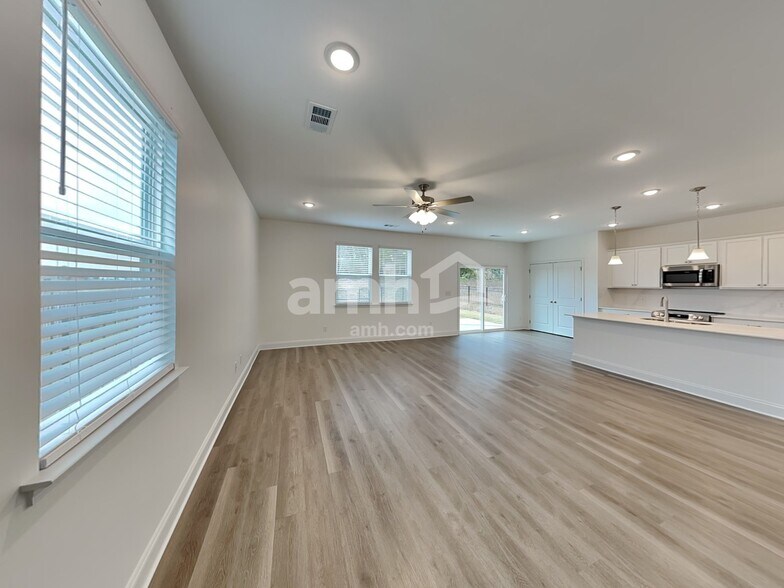 Building Photo - 301 Sharpe Ct