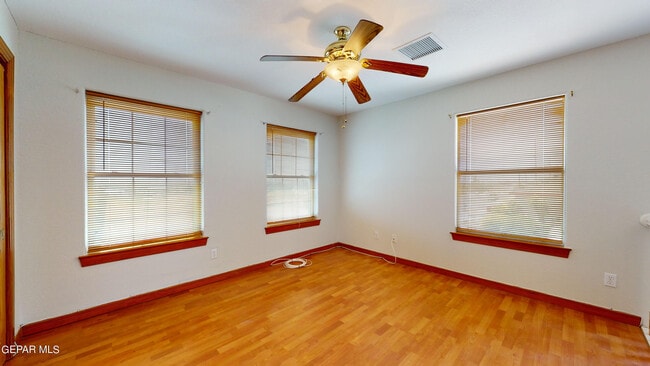 Building Photo - 9033 Leo St