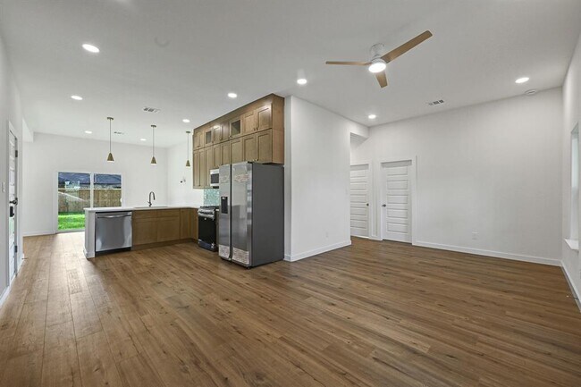 Building Photo - 5731 Belvedere Dr