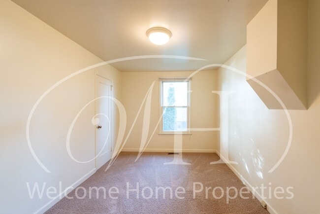 Building Photo - 120 SE 2nd St