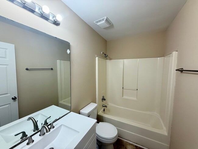 Building Photo - 461 Allison St NW