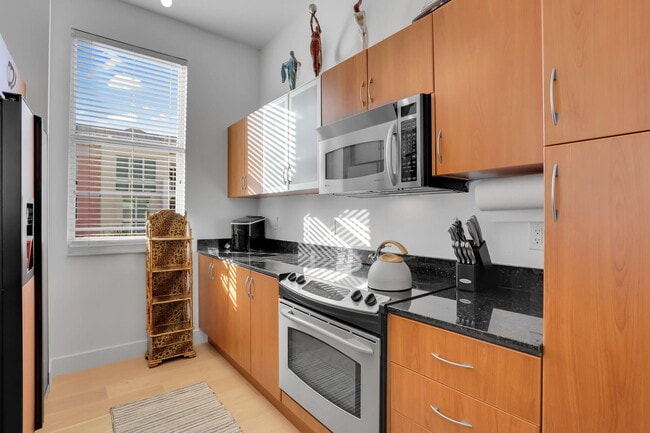 Building Photo - 806 E Windward Way