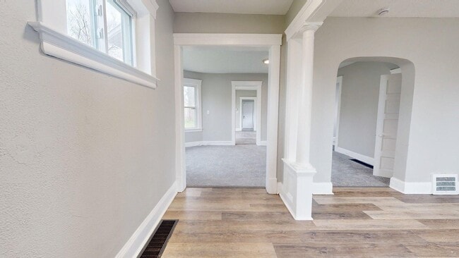 Building Photo - Lorain/W.73 neighborhood, updated 3 bed/1 bath single family house.