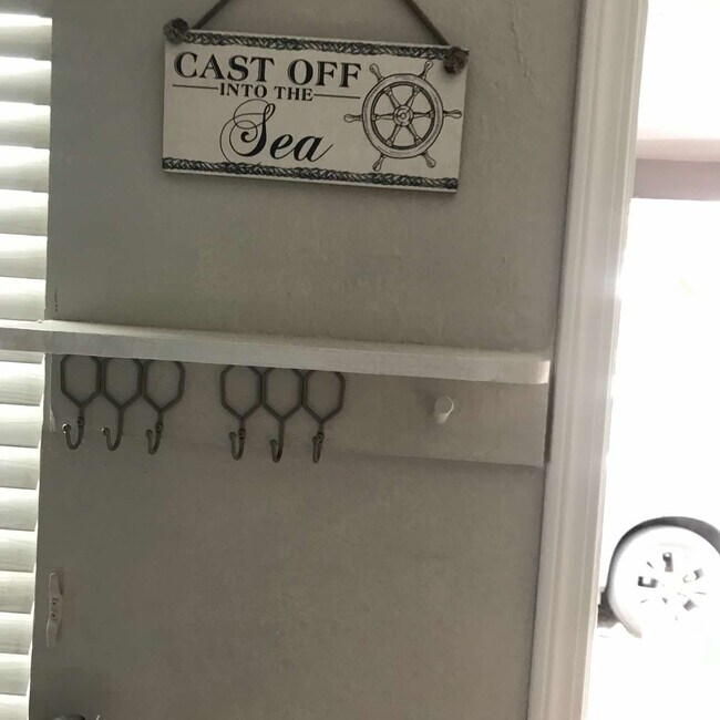 Building Photo - 30 Fern St