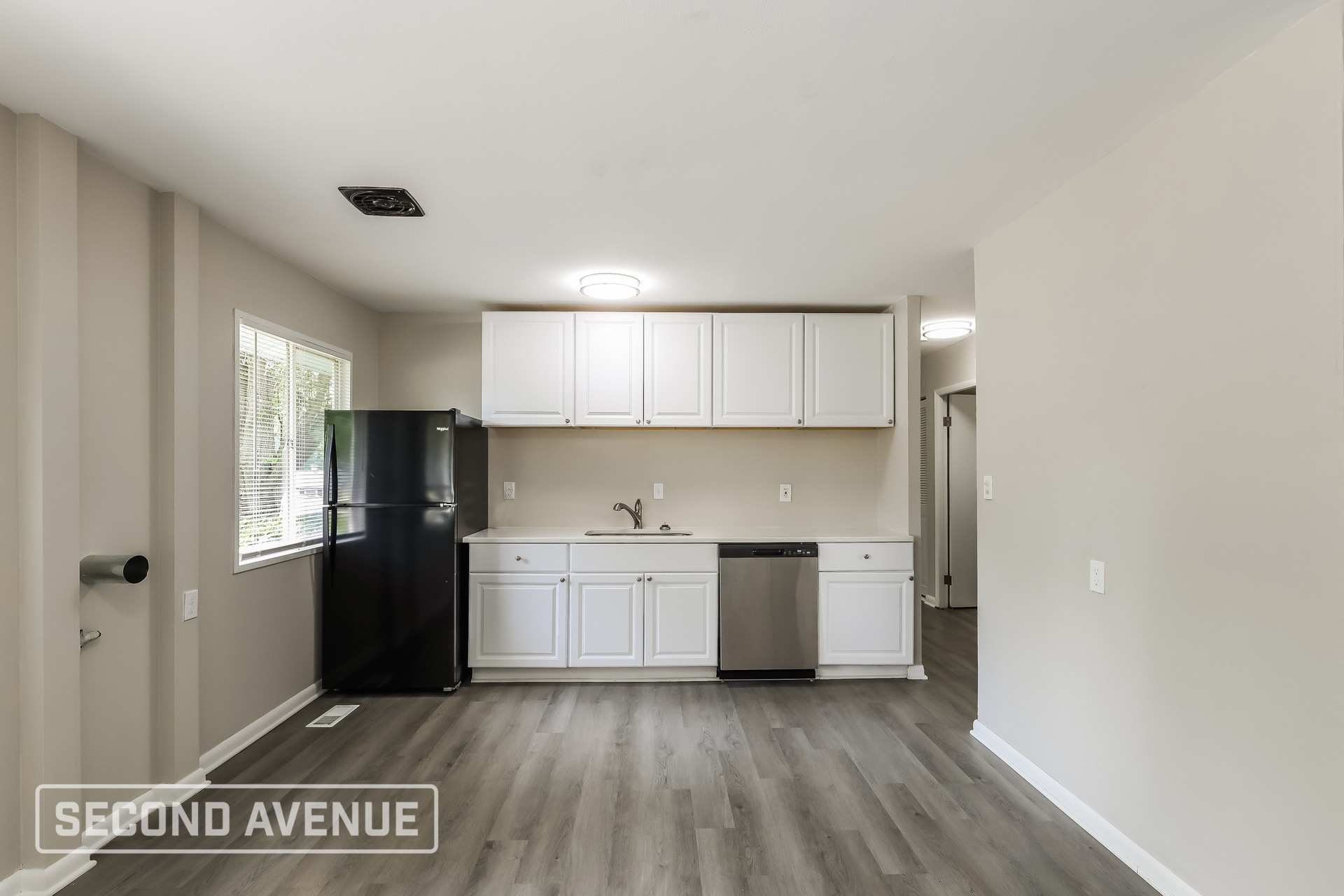 Building Photo - 9655 Manhattan Dr