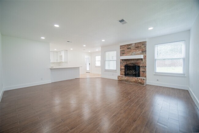 Building Photo - 4815 Caris St