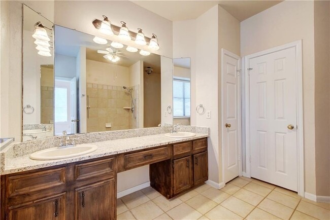 Building Photo - 1713 Woodwind Ln