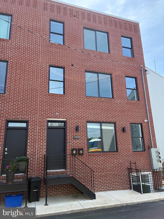 Building Photo - 1933 N Leithgow St