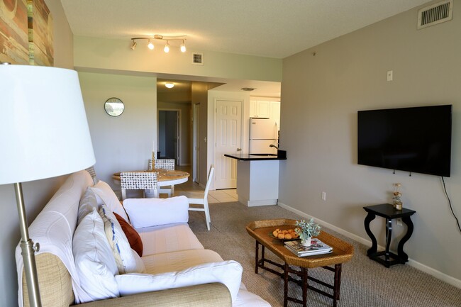 Building Photo - 2060 Greenview Shores Blvd