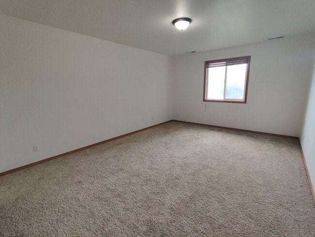 Building Photo - Great South Kennewick location close to fr...