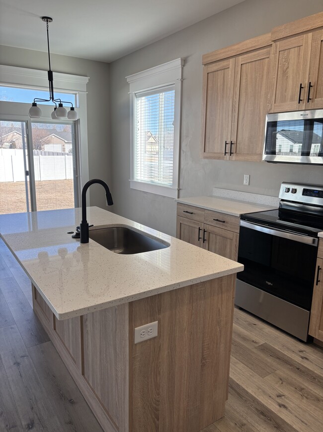 Building Photo - 187 Heaton Ln