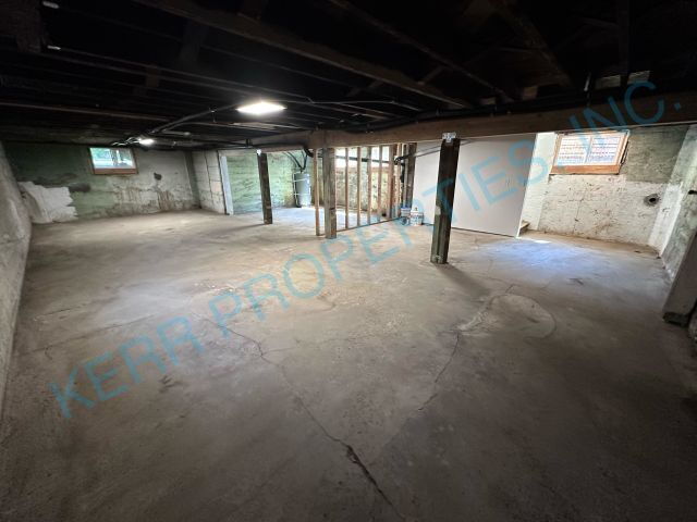 Building Photo - Charming 2-Bed, 2-Bath Duplex Oasis in Hea...