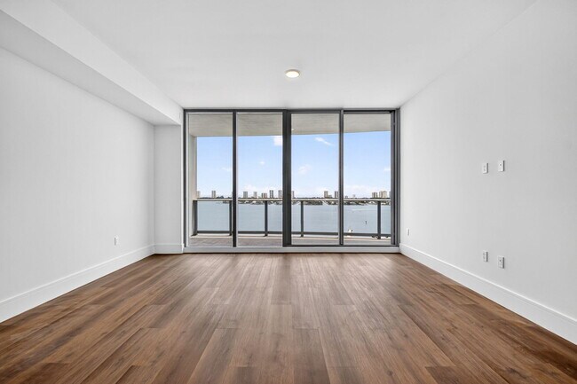 Building Photo - 220 Lake Shore Dr