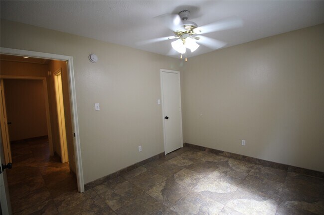 Building Photo - 16405 Sun View Ln