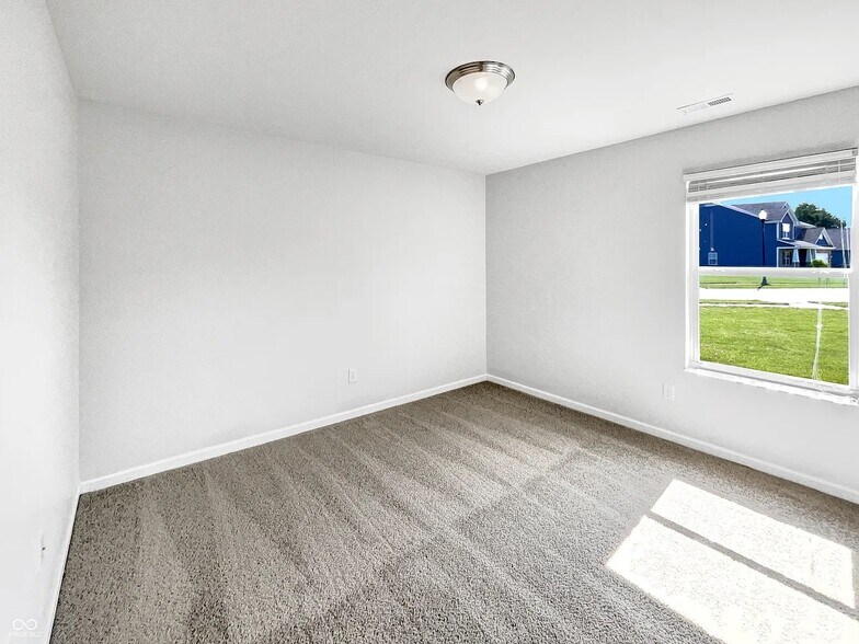 Building Photo - 10112 James Run Dr