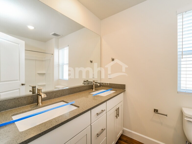 Building Photo - 6042 W South Jordan Pky