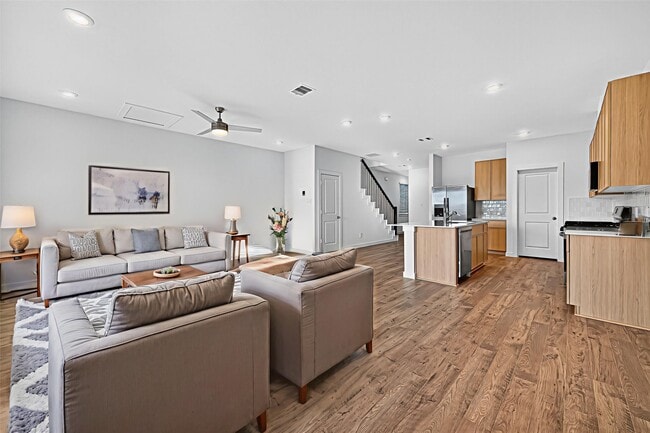 Building Photo - 3518 Blue Mockingbird St