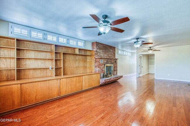 Building Photo - 1701 Elm St