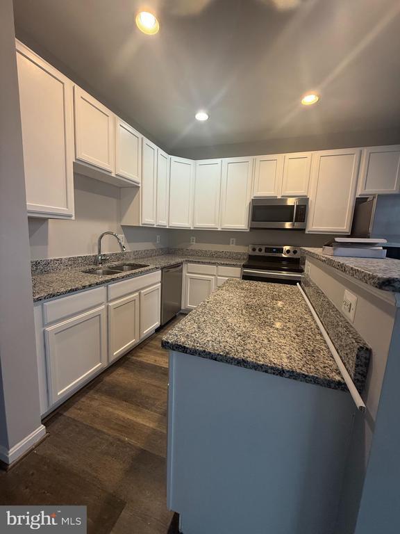 Building Photo - 2925 Rotterdam Loop