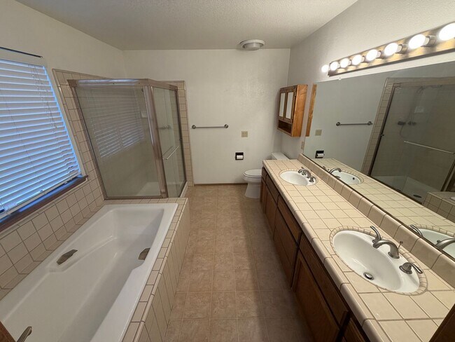 Building Photo - 4 bedroom | 2 bathroom | Gold River home