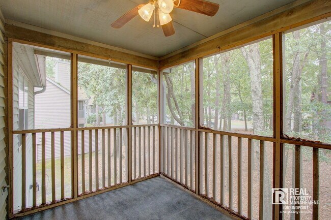 Building Photo - 7945 Parklane Ct