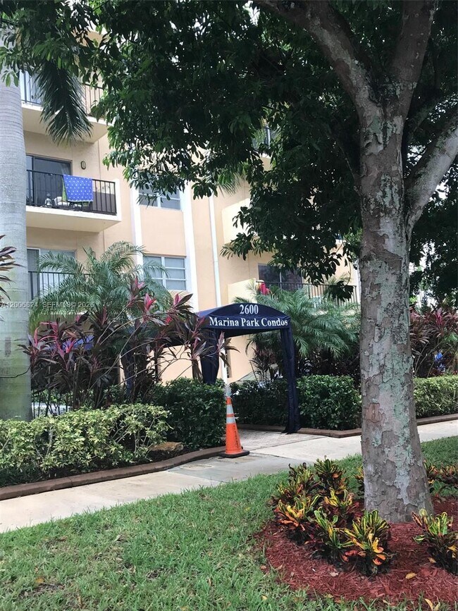 Building Photo - 2600 NE 135th St