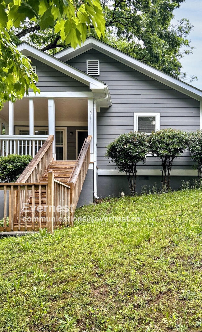 Primary Photo - 917 Ridge Ave NW