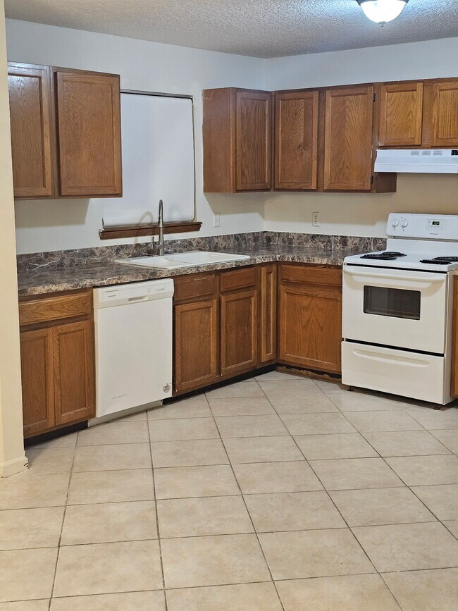 Building Photo - 6523 Diamond Leaf Ct S