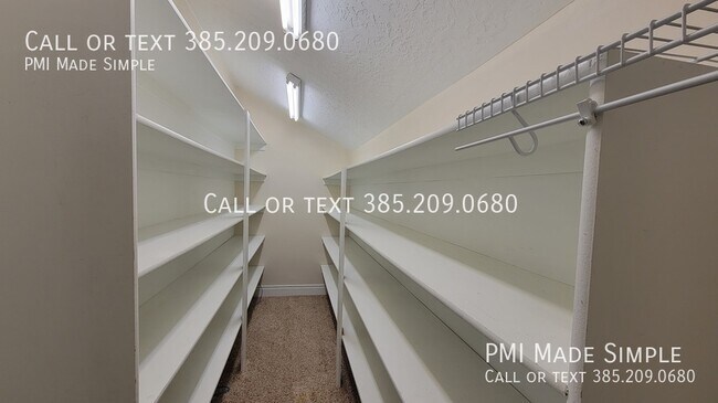 Building Photo - 3042 E Somerset Dr