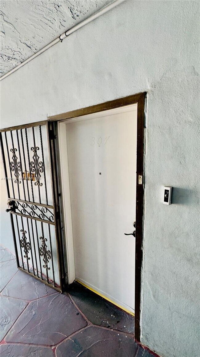 Building Photo - 6070 W 19th Ave