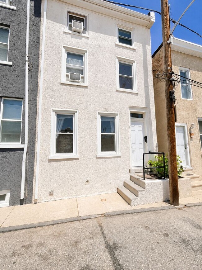 Building Photo - Charming 3-Bedroom Home Available Soon in Manayunk
