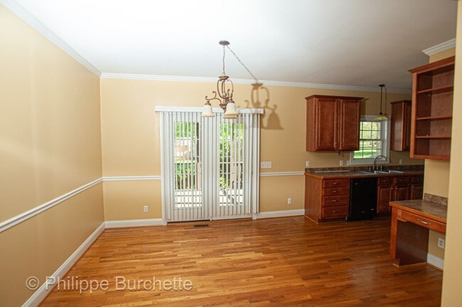 Building Photo - $1,800 – 3-bedroom, 2-bathroom house in Ro...