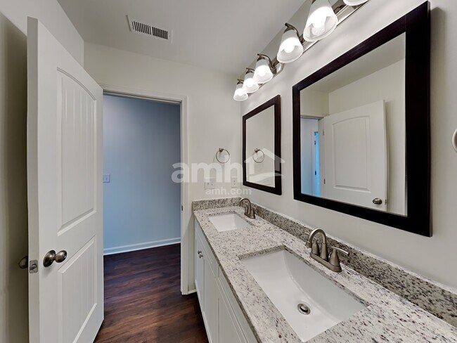 Building Photo - 421 Lossie Ln