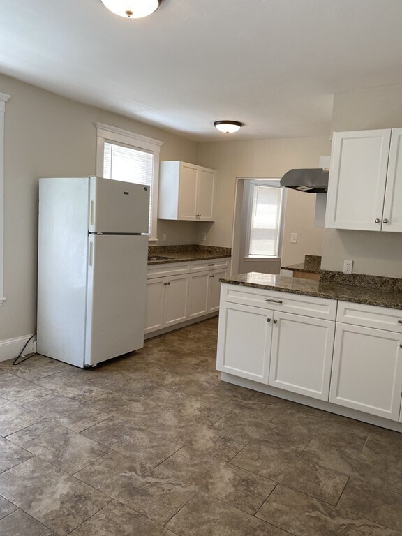 Building Photo - 85 Sheridan St