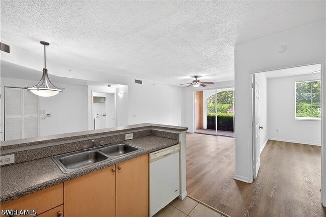 Building Photo - 1200 Reserve Way