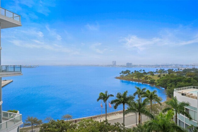 Building Photo - 2020 N Bayshore Dr