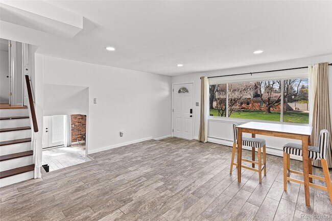 Building Photo - 25690 Glamorgan Dr