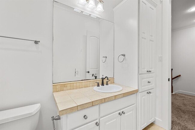 Building Photo - 1607 Chelsea Ln