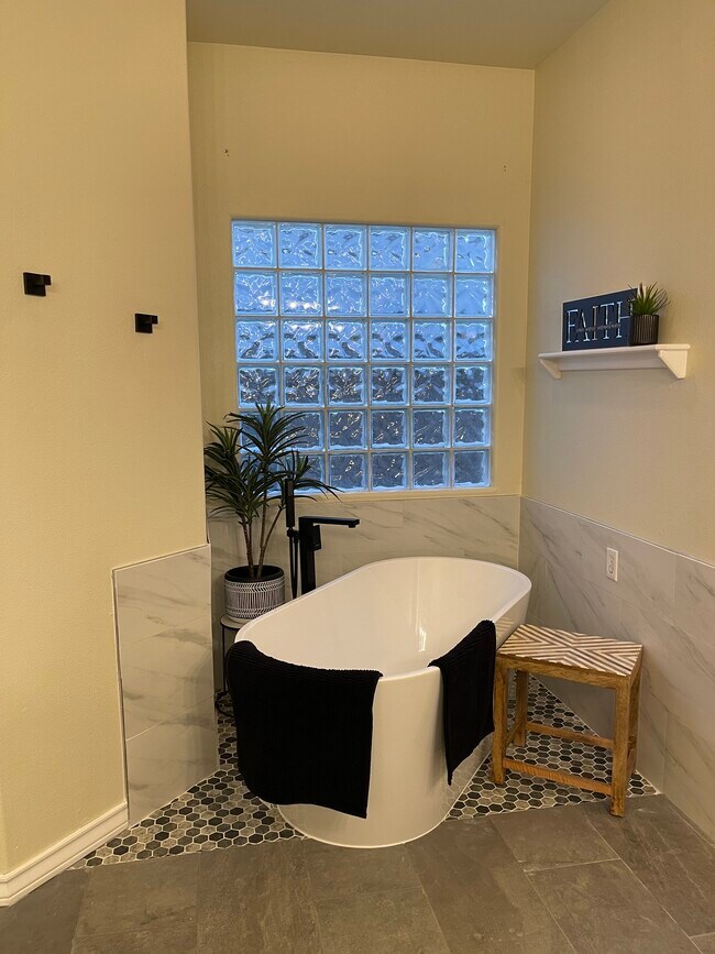 Building Photo - 14001 La Blanquilla Dr