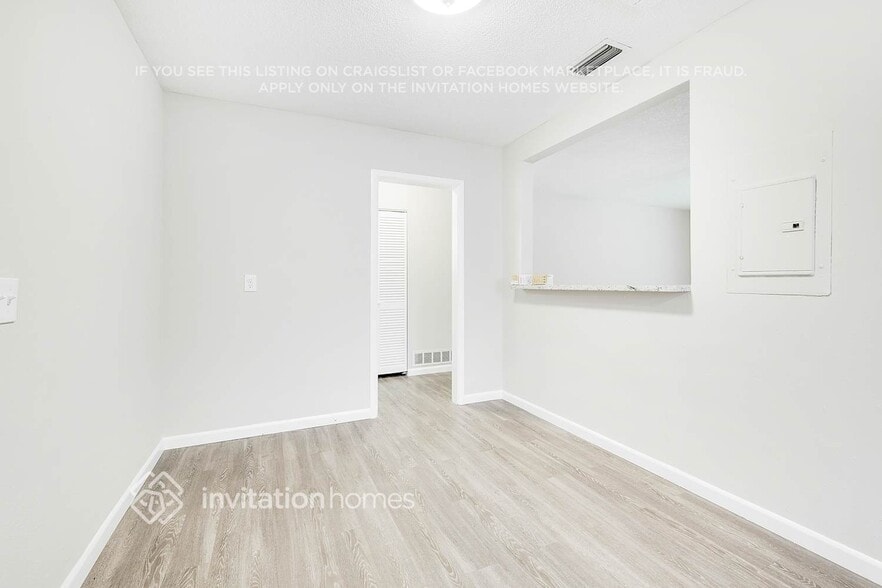 Building Photo - 2203 Burpee Dr