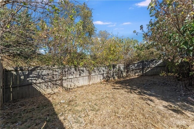 Building Photo - 322 E Southern Trace Dr