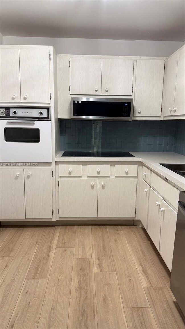 Building Photo - 400 Kings Point Dr