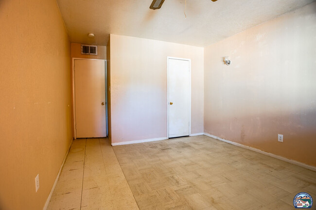 Building Photo - 931 Emerson Ave