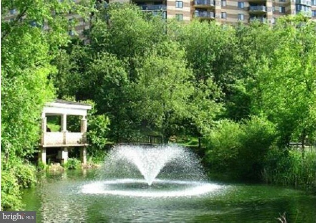 Building Photo - 8360 Greensboro Dr